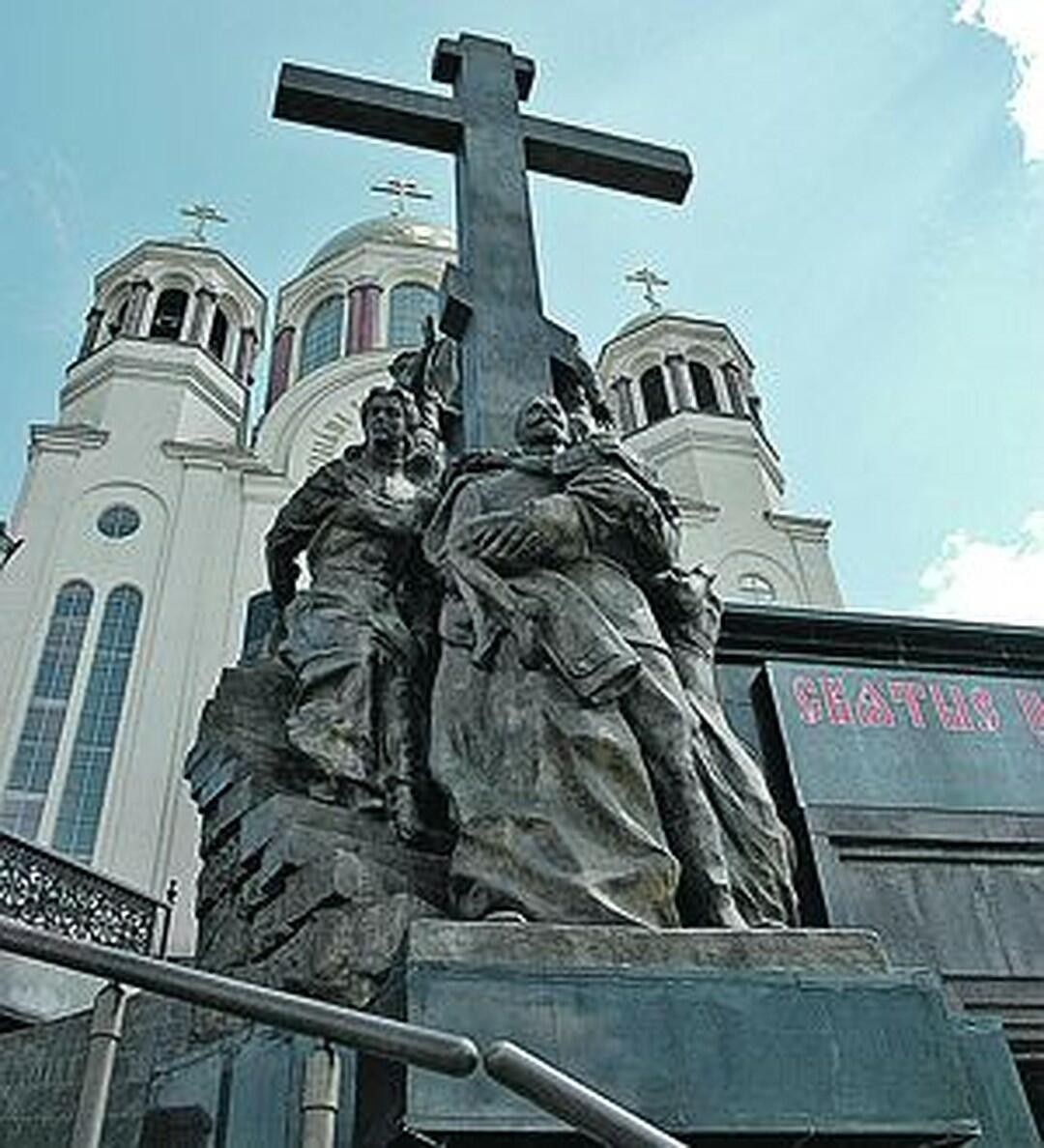 И нам нести Господний Крест...