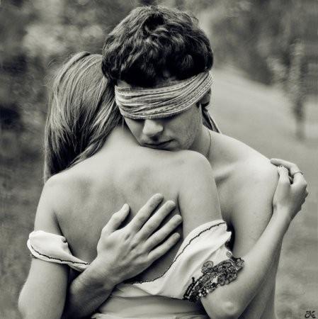 Босой мальчишка на диване…