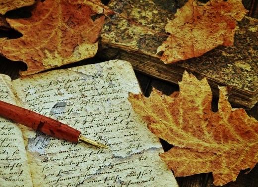 Набираю в ладони опавшей листвы...