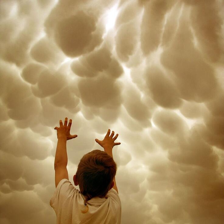 Он Неба запястий вдыхал аромат…