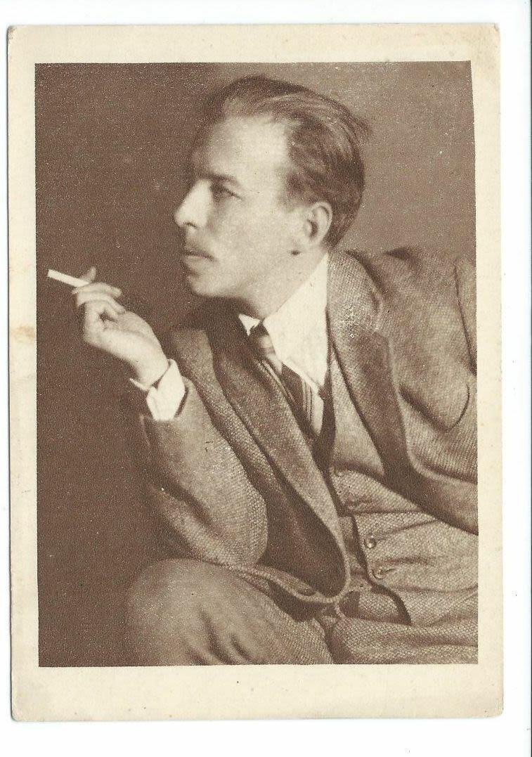 Штрихи Поверх Размытого Портрета