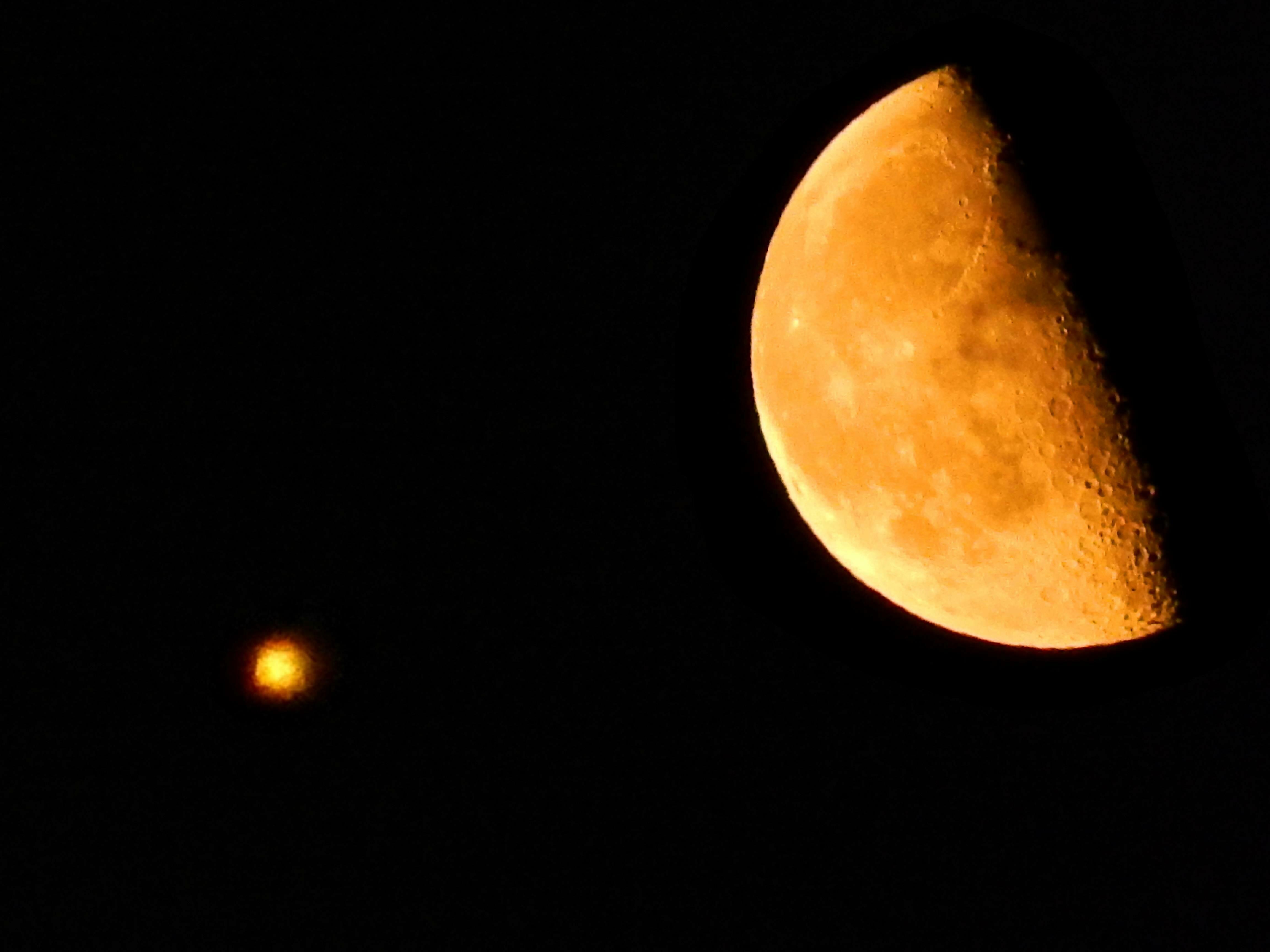 Юпитер с Луною