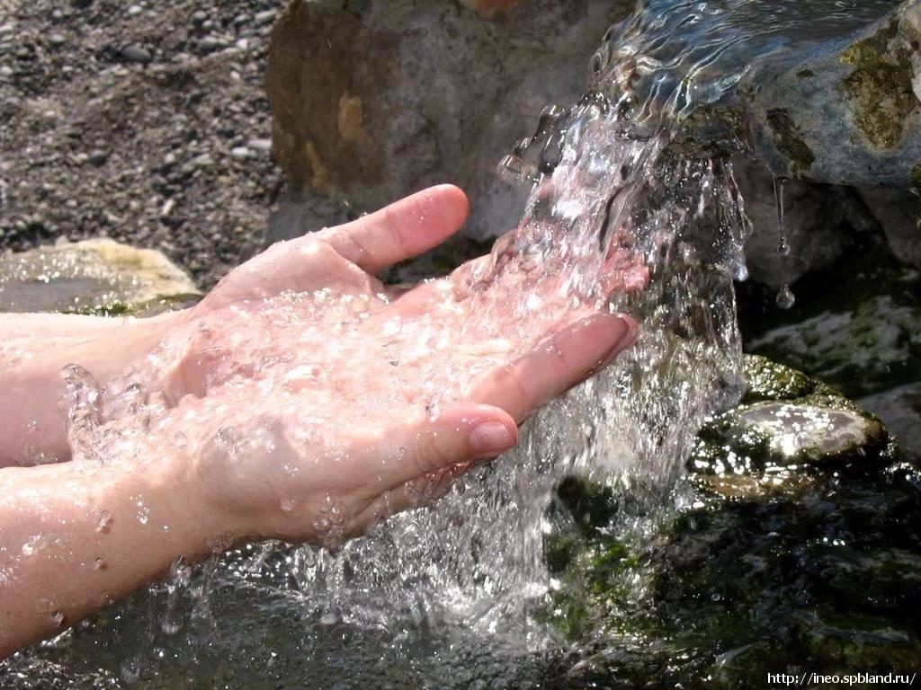 Родниковая вода