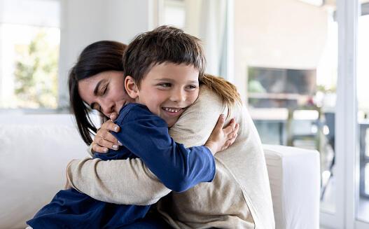 Подарок маме (стихи для детей)