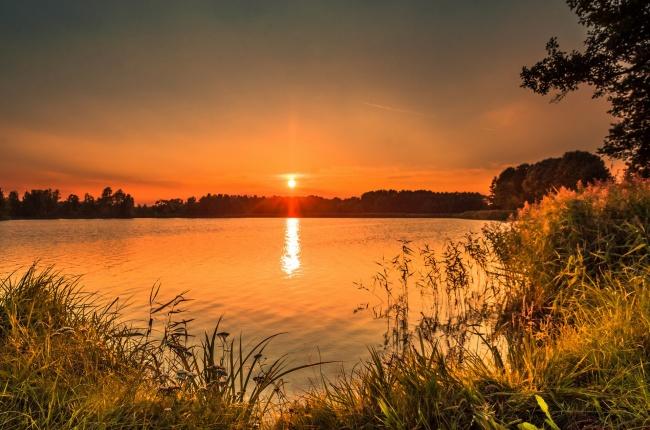 Когда закат горит в окне