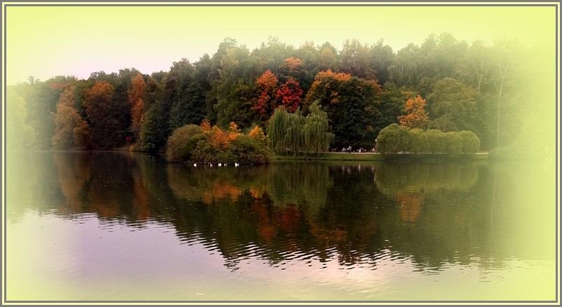 Пруды в Царицыне блестят, как зеркала...