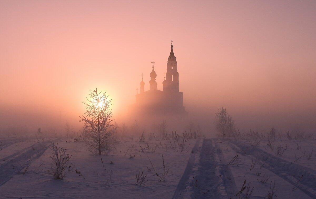 Деревня православный храм зима