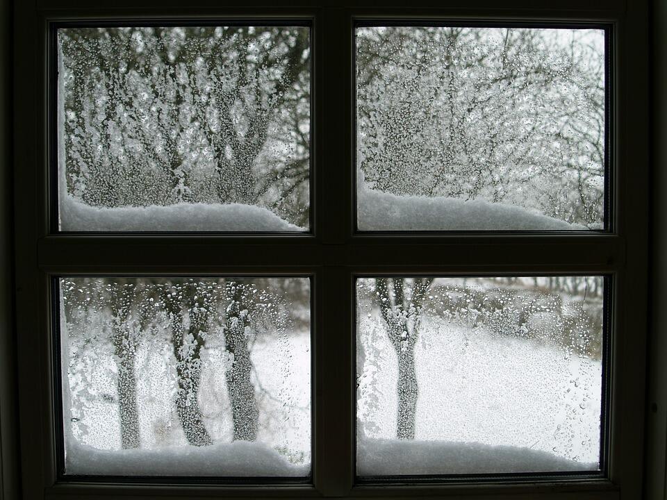 Окна залеплял снег... (Хокку)...