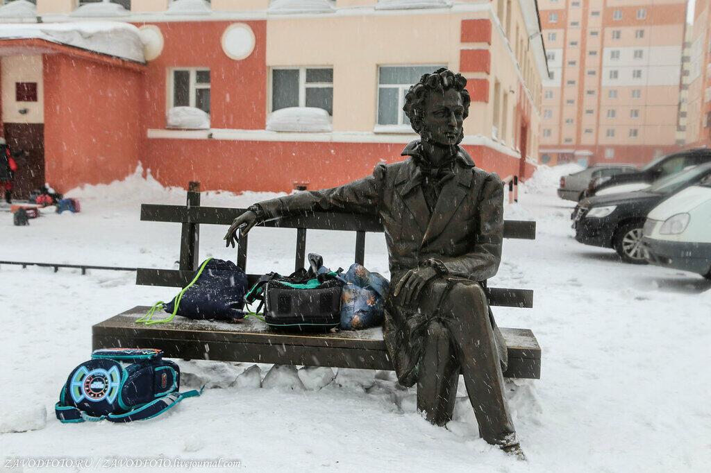 МОНОЛОГ У ПАМЯТНИКА А.С. ПУШКИНУ