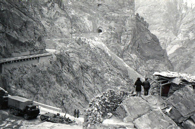 Снова с колонной до Чарикара.