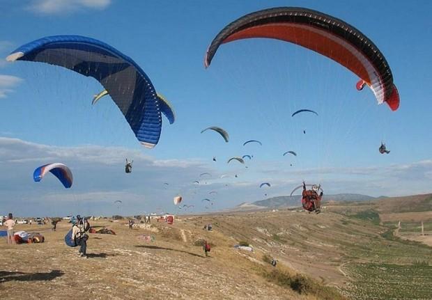 ГОРА  КЛЕМЕНТЬЕВА  В  КРЫМУ   ПОЕТ  Э.  СТРУСБЕРГ