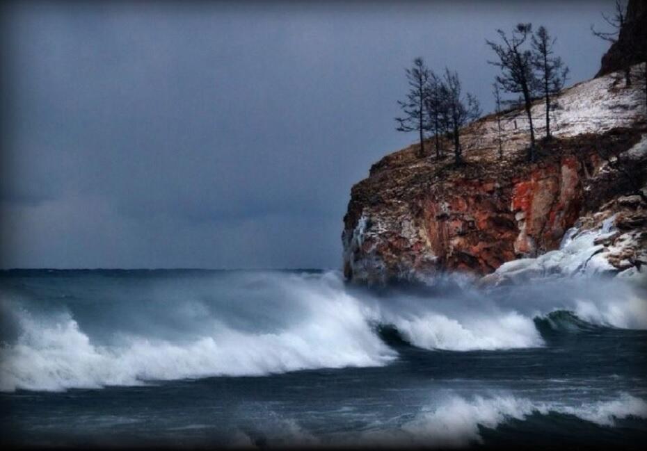 Байкал кипел крутой волной