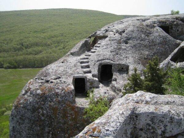 ПЕЩЕРНЫЙ ГОРОД ЭСКИ-КЕРМЕН ( ЧИТАЕТ АВТОР )