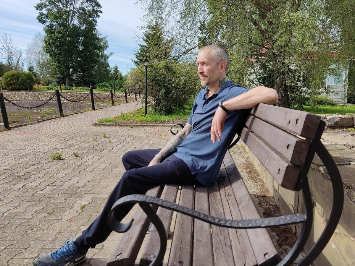 "Так время жаль"