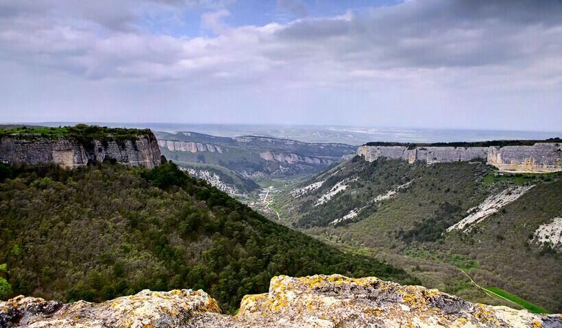 НА МАНГУПЕ ИЛИ ПОЮЩИЕ В ТЕРНОВНИКЕ