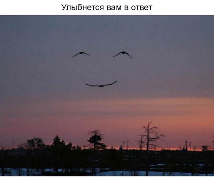 Улыбается время.