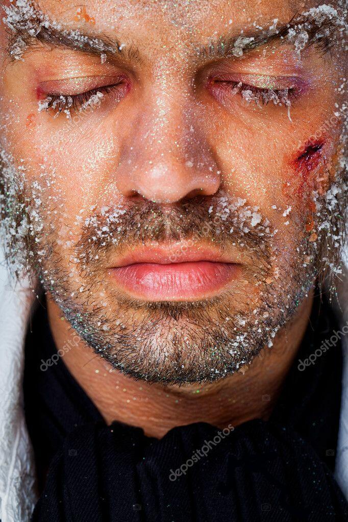 С инеем (хокку)