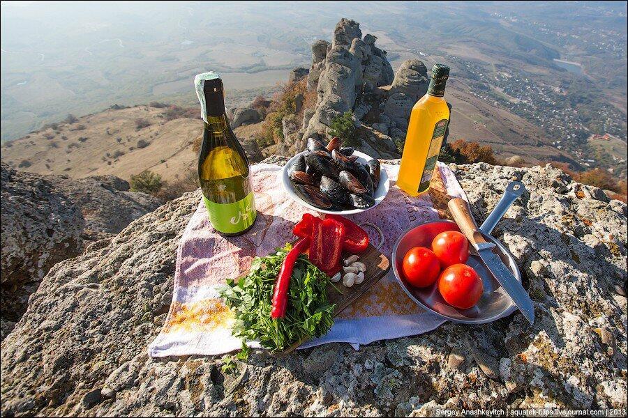 День рождения в крыму. Пикник в горах. Гора еды. Шашлык в горах. Крым вино и море.