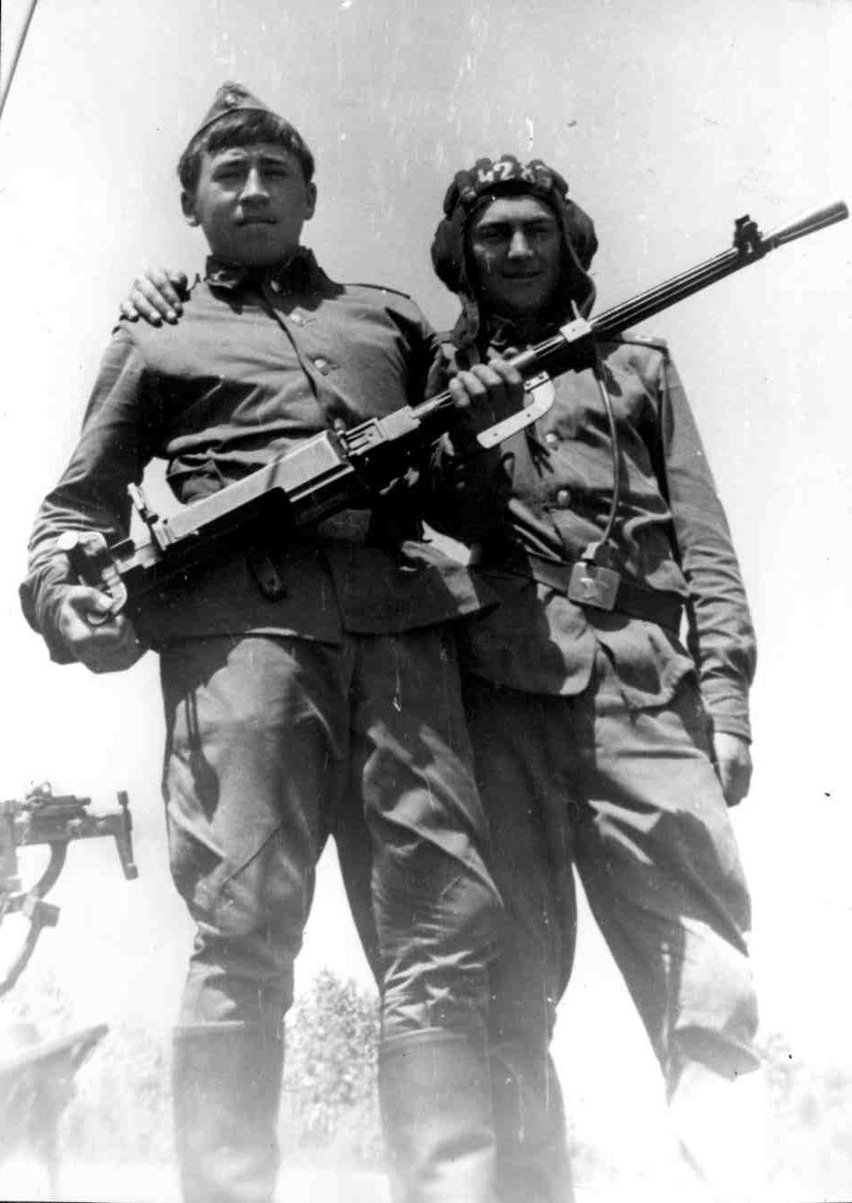 Юность моя начиналась в солдатах.