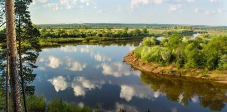 В реке уснули облака