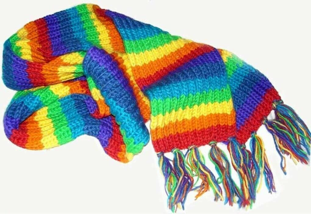 ДЛИННЫЙ  ПЁСТРЫЙ  ШАРФ