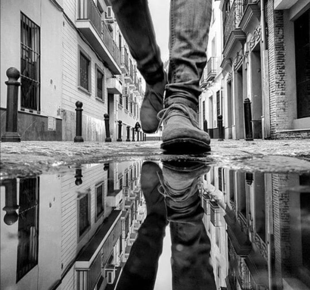 "Шагаю в угол из угла..." (30.05.2020)