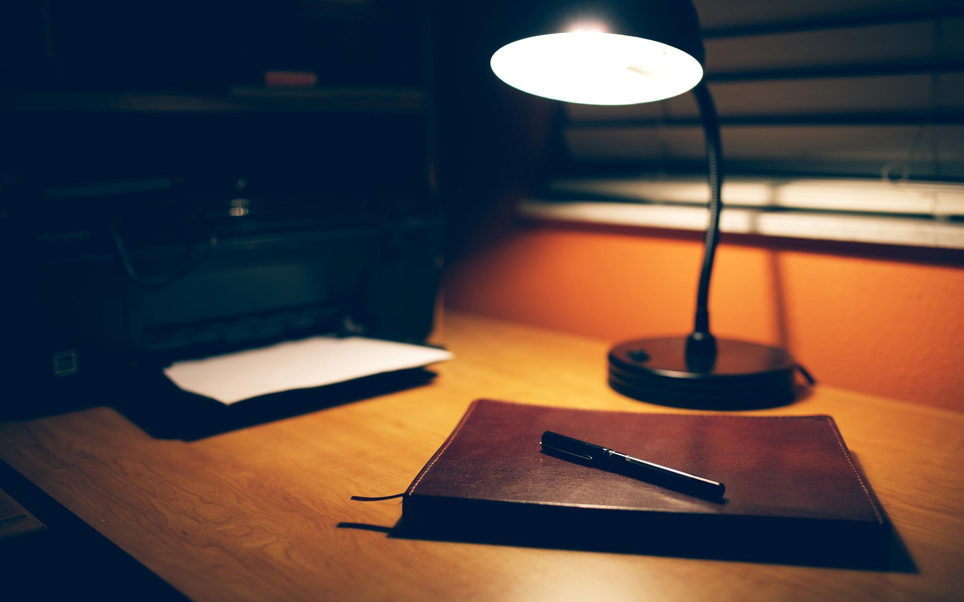 Письменный стол свет настольной лампы