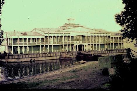 Старая пристань. Заброшенный дом...