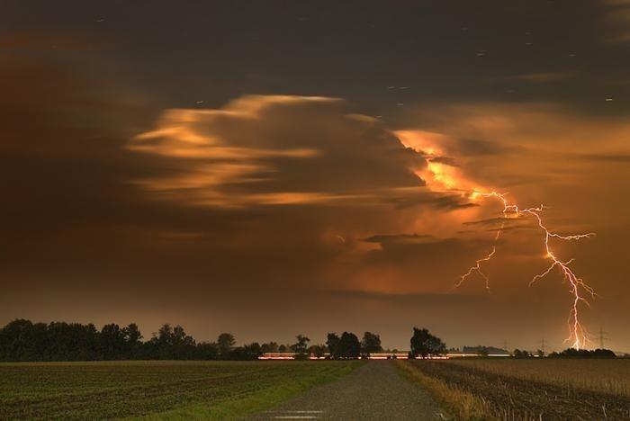 ГРОЗА... (танка)