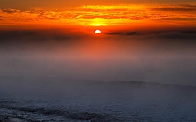 С небом сливается край океана