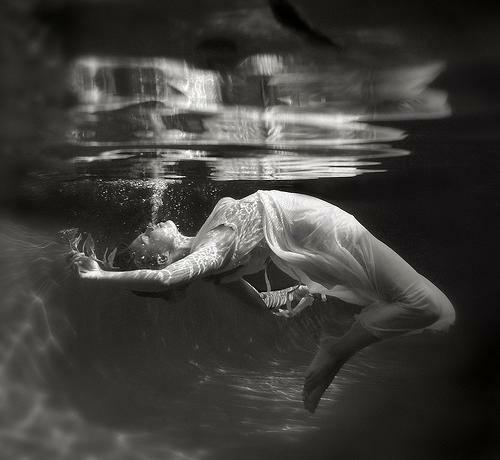 В забвении просто спешить невозможно... Песня