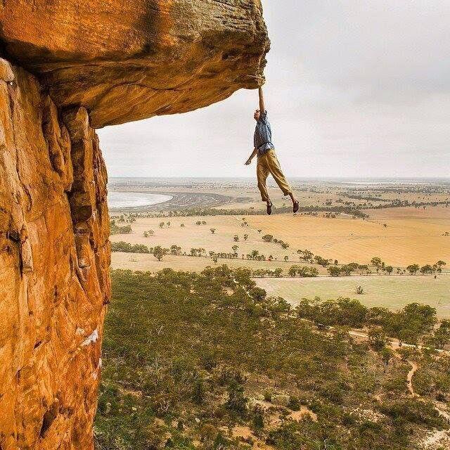 Над у́рвищем