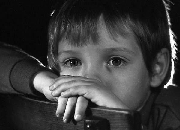 ВСМОТРИТЕСЬ В ДЕТСКИЕ ГЛАЗА