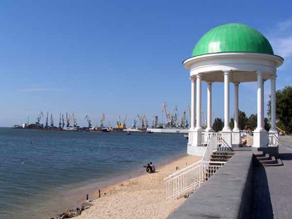 ВСЁ МЕНЬШЕ СИНИ В ВОСХИЩЁННОМ ВЗОРЕ