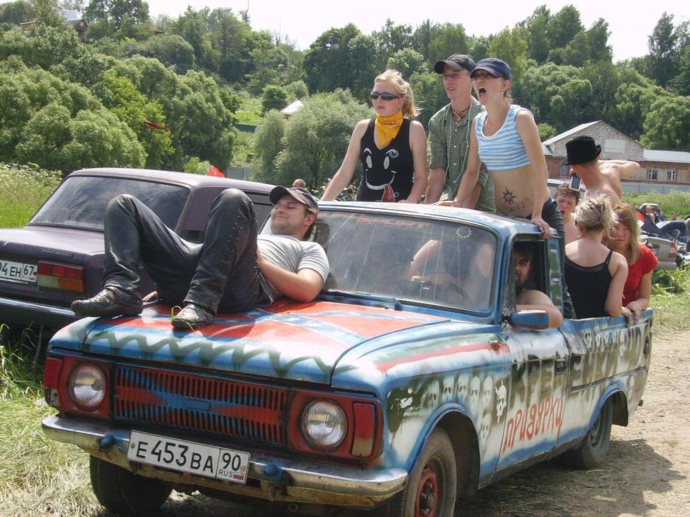 Там крутые ребята тянут жизнь крутую