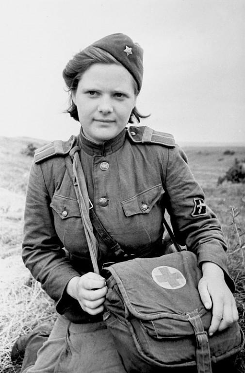 Был бал выпускной, а на утро - война