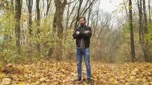 ЗАДУМЧИВА, ГРУСТНА...