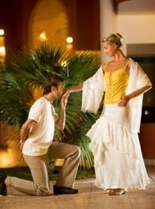 Целовать вприсядку ручки