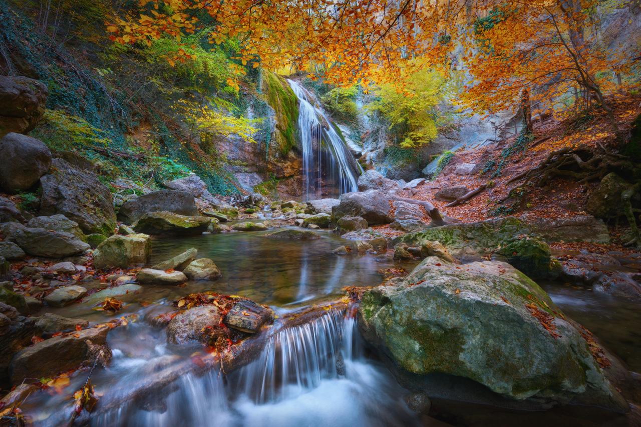 ВОДОПАДНОЕ  ЧУДО  В  КРЫМУ