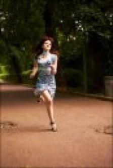 *** Тоненькая девочка с тёмными глазами