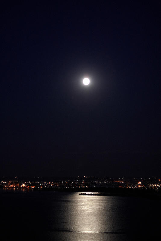 УЖ НОЧЬ ГЛУХАЯ СТЕЛЕТ ПОКРЫВАЛО