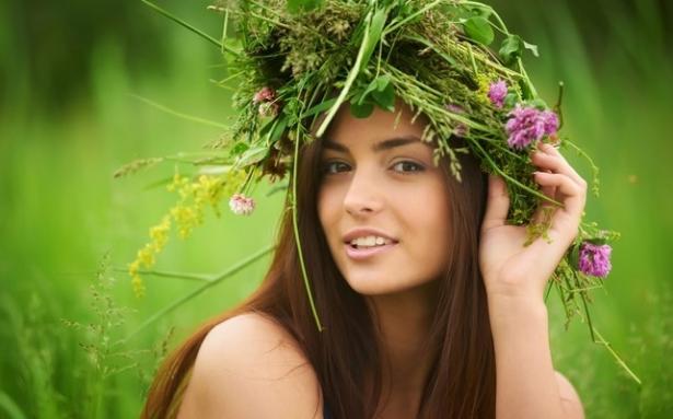 РАСТАЯТЬ  В  ЗАПАХАХ  ТРАВЫ ...