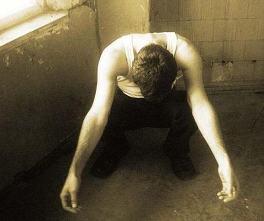 На ножках ковыляет табурет…