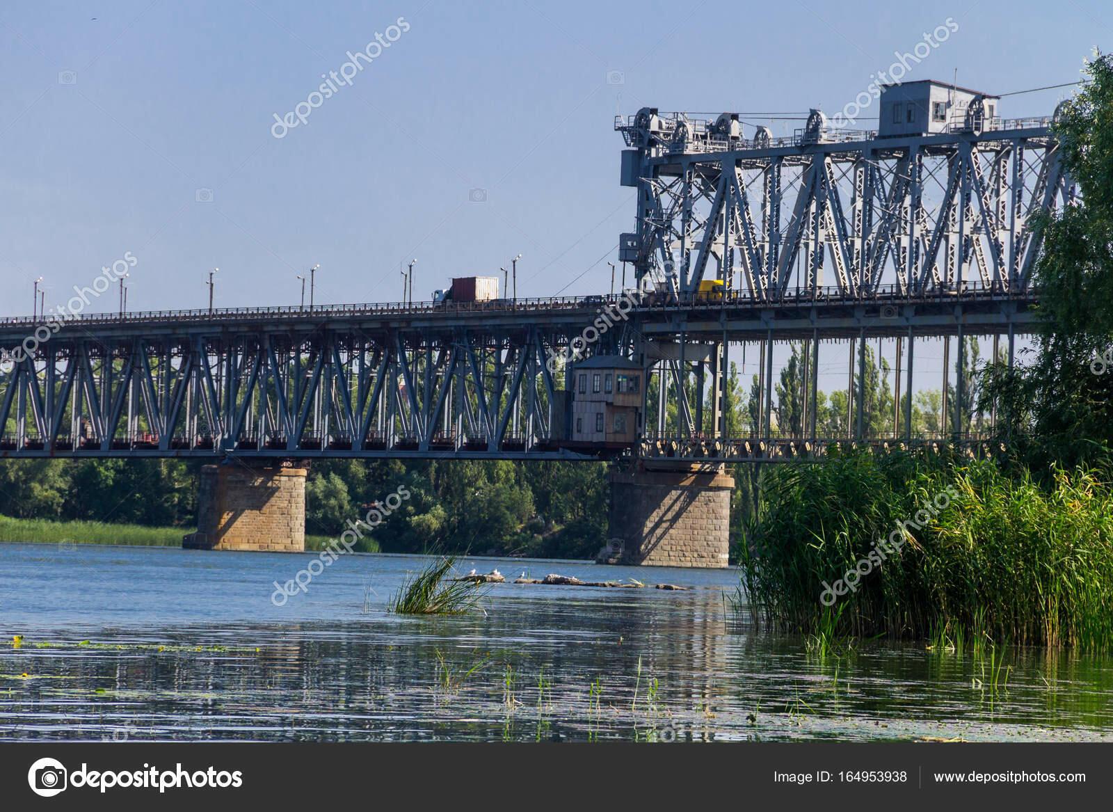 ГОРОД   НА   ДНЕПРЕ