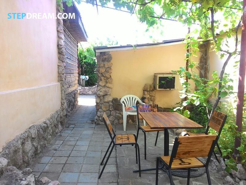 СТАРЫЙ ДВОРИК И ЕГО ОБИТАТЕЛИ