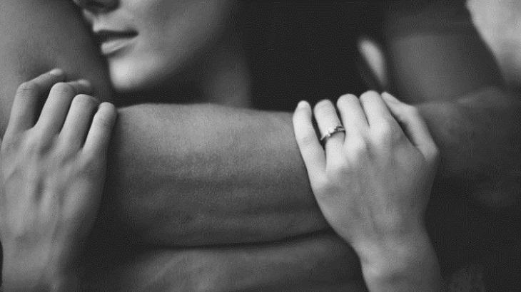 Мне с тобою одним так хорошо молчать