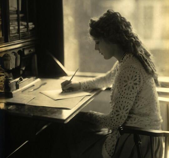 Забыта скрипка, замолчал клавир