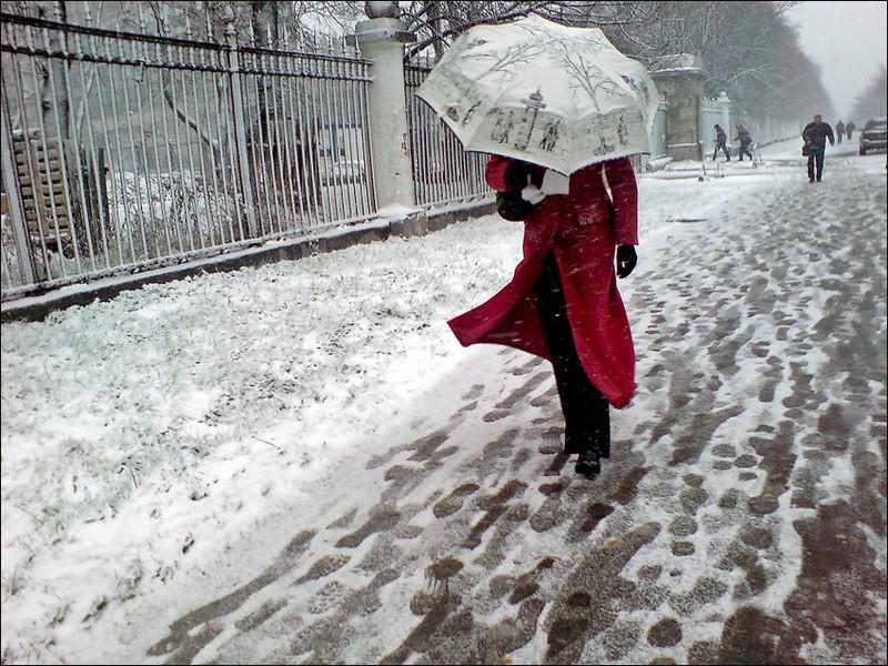 Зима не враз вступает...