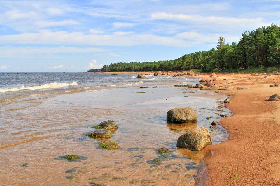 Гранит, море и песок