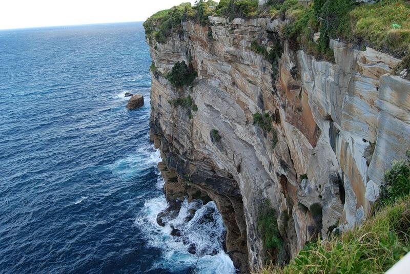 Обрыв фото. Крым отвесные скалы. Скала рядом. Скала над морем Крым. Крутой Утес.